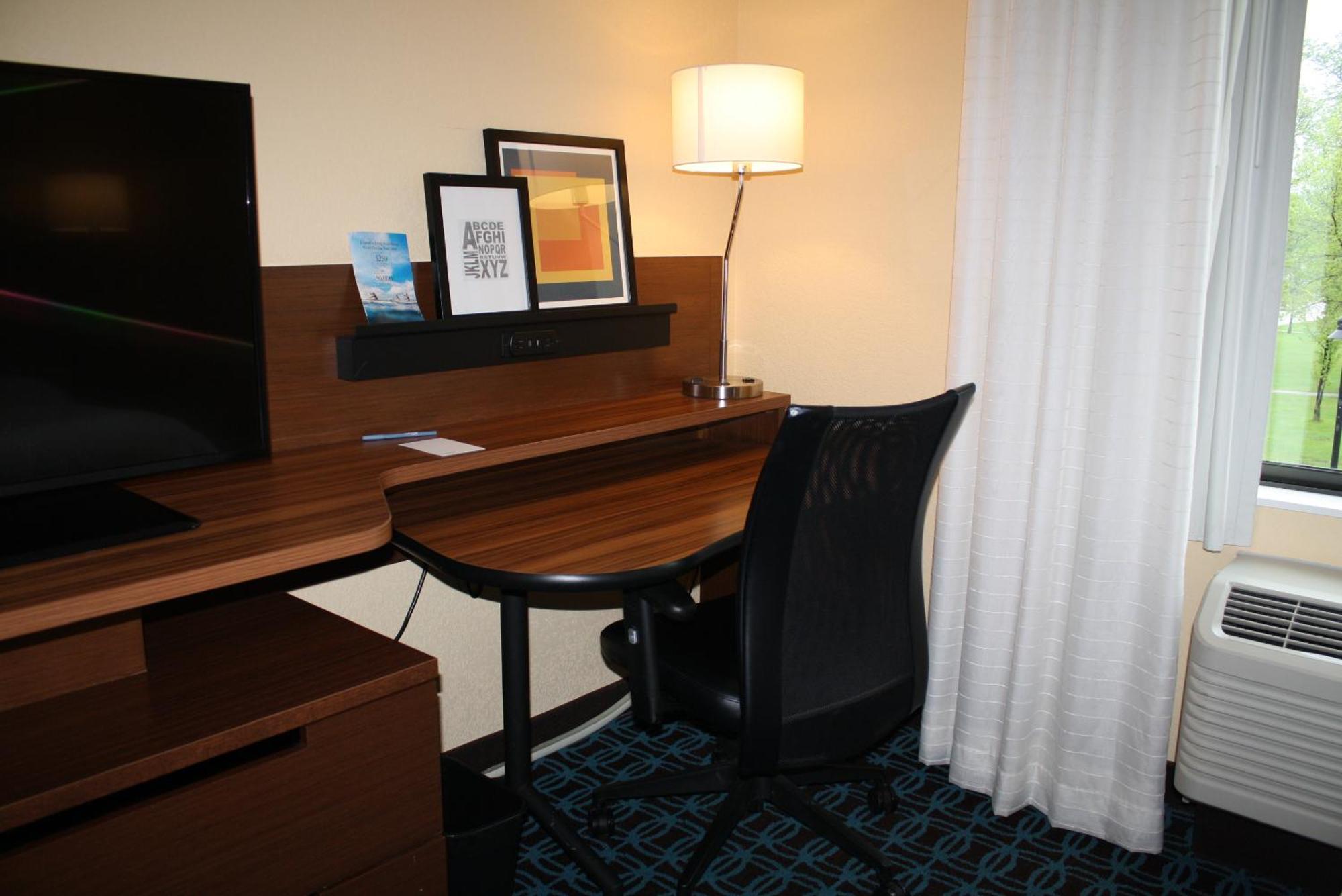 Fairfield Inn & Suites By Marriott Detroit Lakes Room photo